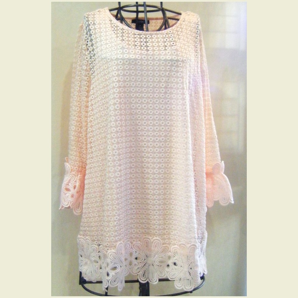 Pink Crochet Lace Alfani Top with Tank Set Size Medium NWT